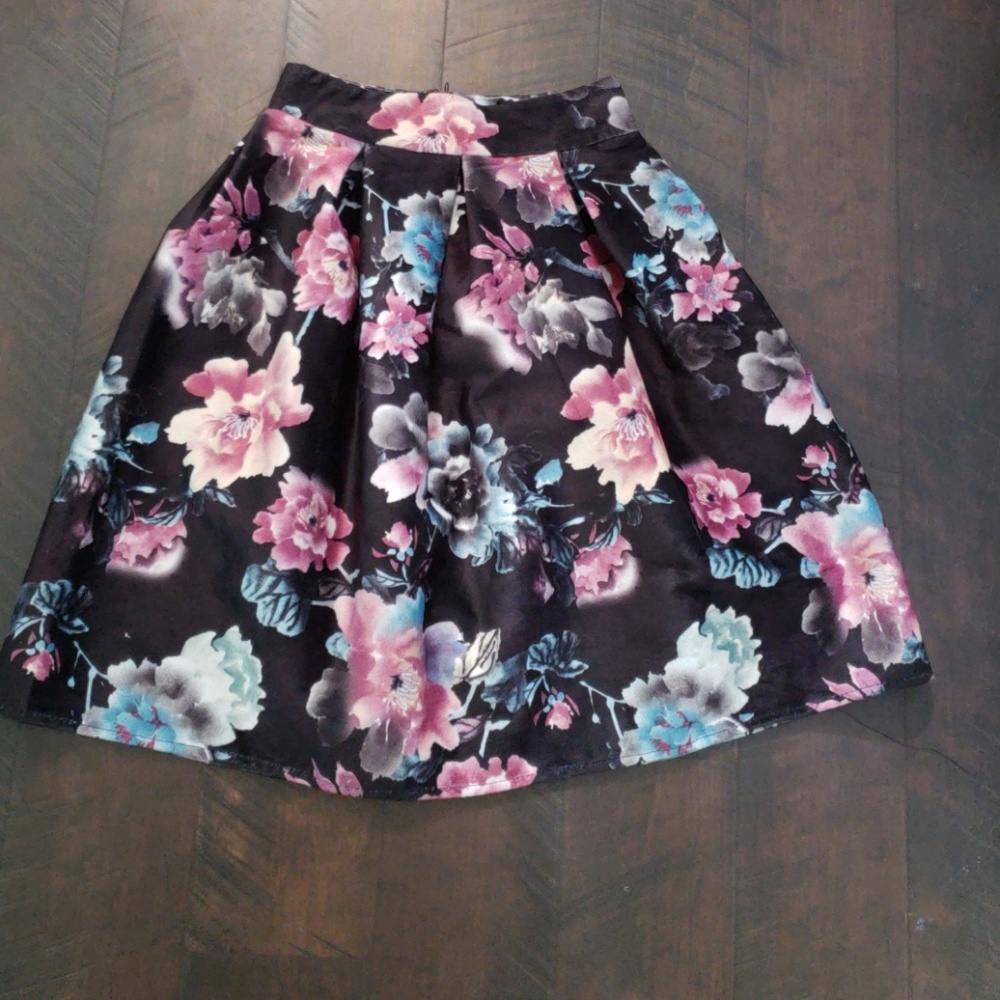 Floral print midi/box skirt
